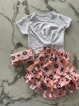 Kinderkleding meisjes | Kledingset meisjes 95% Katoen 5% Elastaan | Meisjes kledingset 3 delig bestaande uit een shirt, rok en een tasje in de kleur roze met wit, verkrijgbaar in d