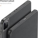 Gedetailleerd zicht op de zijkanten van de zwarte iPad hoes, met precieze uitsparingen voor poorten.