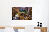 Canvas Schilderij Prachtige herfstkleuren van het Nationaal park Plitvicemeren - 90x60 cm - Wanddecoratie
