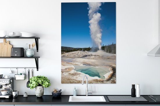 Un geyser actif avec des roches blanches dans le parc national de Yellowstone sur toile 90x140 cm - Tirage photo sur toile (Décoration murale salon / chambre)