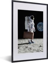 Fotolijst incl. Poster - Astronaut - Koffer - Maan - 40x60 cm - Posterlijst