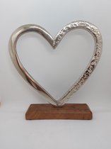 Decoratief hart op houten sokkel