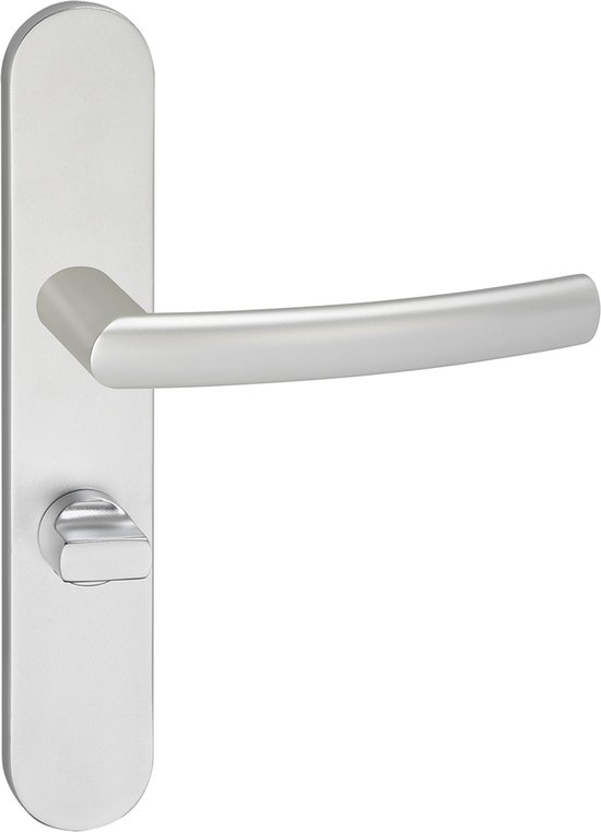 Een zilverkleurige deurkruk met ovaal rozet op witte achtergrond.