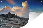 Tuindecoratie Kinabalu berg - Wolken - Maleisië - 60x40 cm - Tuinposter - Tuindoek - Buitenposter