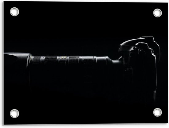 Tuinposter – Zijaanzicht van Zwarte Camera op Zwarte Achtergrond - 40x30cm Foto op Tuinposter  (wanddecoratie voor buiten en binnen)