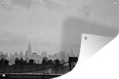 Tuindecoratie New York skyline in zwart-wit - 60x40 cm - Tuinposter - Tuindoek - Buitenposter