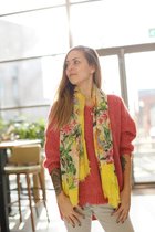 Vierkante dames sjaal Botanic Paradise|Vierkante shawl|Geel roze beige groen|Tropische bloemenprint bladerprint