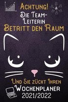 Achtung! Die Teamleiterin betritt den Raum und Sie zuckt Ihren Wochenplaner 2021 - 2022: DIN A5 Kalender / Terminplaner / Wochenplaner 2021 / 2022 18 Monate