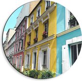 WallClassics - Dibond Muurcirkel - Gekleurde Huizen aan elkaar - 40x40 cm Foto op Aluminium Muurcirkel (met ophangsysteem)