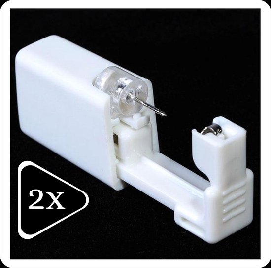Witte wegwerp oorbel pistool met naald en "2x" logo.