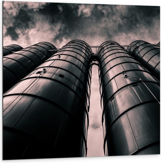 WallClassics - Dibond - Industrie Torens - 100x100 cm Foto op Aluminium (Wanddecoratie van metaal)