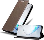 Cadorabo Hoesje geschikt voor Samsung Galaxy NOTE 10 in KOFFIE BRUIN - Beschermhoes met magnetische sluiting, standfunctie en kaartvakje Book Case Cover Etui