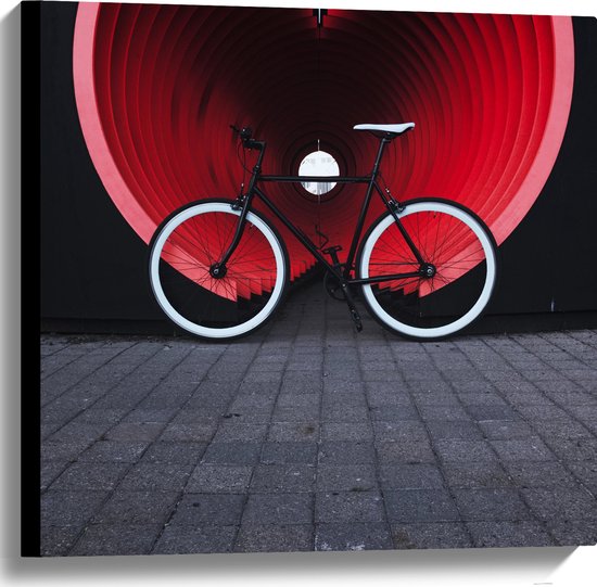 WallClassics - Canvas - Zwart met Witte Fiets geparkeerd voor Oranje Tunnel - 60x60 cm Foto op Canvas Schilderij (Wanddecoratie op Canvas)