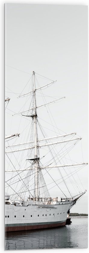 WallClassics - Acrylglas - Witte Boot op Water - 30x90 cm Foto op Acrylglas (Wanddecoratie op Acrylaat)