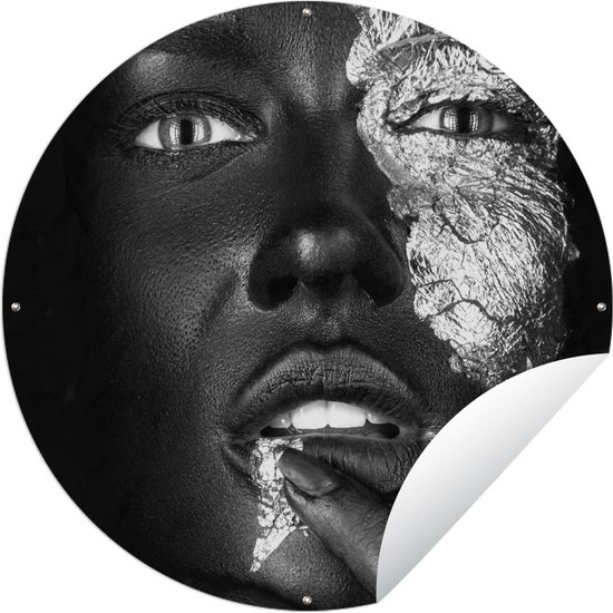 Tuincirkel Donkere vrouw met gouden gezicht - zwart wit - 150x150 cm - Ronde Tuinposter - Buiten