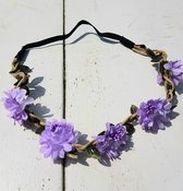 Bohemian style gevlochten haarbandje met blaadjes en paarse bloemetjes - haarkrans - paars - bloem - carnaval - haardecoratie