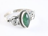 Fijne bewerkte zilveren ring met jade - maat 18