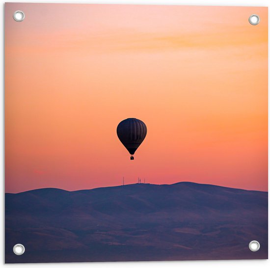Tuinposter – Heteluchtballon boven Berg tijdens Zonsondergang in Turkije - 50x50 cm Foto op Tuinposter (wanddecoratie voor buiten en binnen)