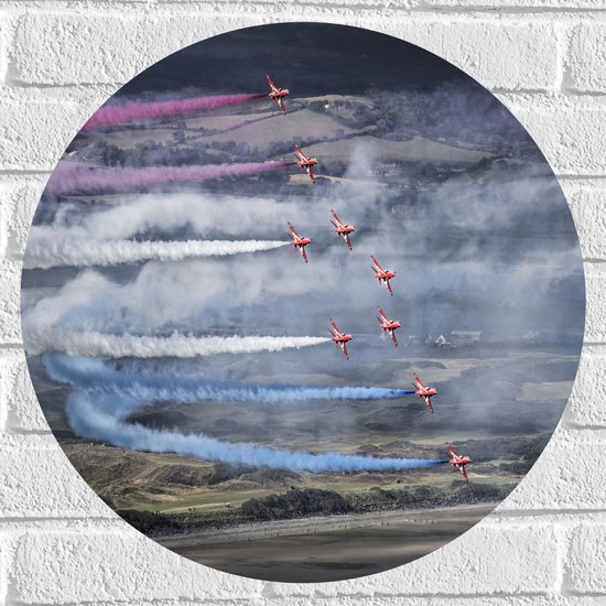 WallClassics - Muursticker Cirkel - Vliegtuigshow met Gekleurde Rook - 50x50 cm Foto op Muursticker