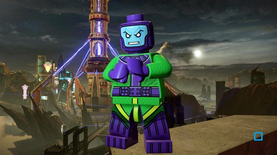 Lego Kang the Conqueror met groen-paars pak en paarse handschoenen, staand op een rots.