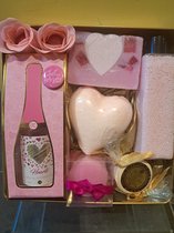 geschenk set vrouwen verjaardag - moeder dag - kerst - leuk geschenk - zeep - verzorging - bruisbal