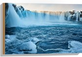 WallClassics - Hout - Goðafoss Watervallen in IJsland - 60x40 cm - 9 mm dik - Foto op Hout (Met Ophangsysteem)