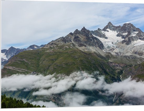 PVC Schuimplaat - Wolken bij de Top van de Berg - 100x75 cm Foto op PVC Schuimplaat (Met Ophangsysteem)