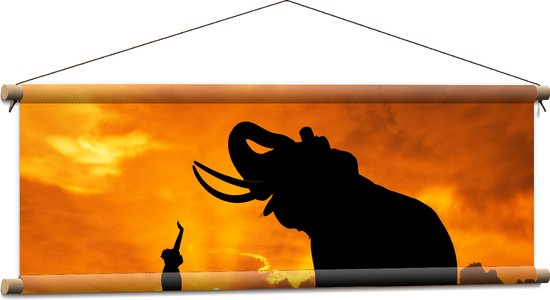 Textielposter - Silhouet van Olifant met Persoon en Vogels in Afrika - 90x30 cm Foto op Textiel