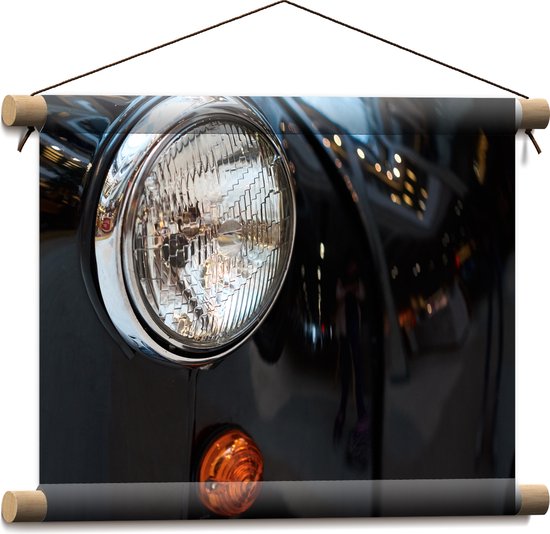 Textielposter - Close-up van Koplamp van Zwarte Auto - 40x30 cm Foto op Textiel