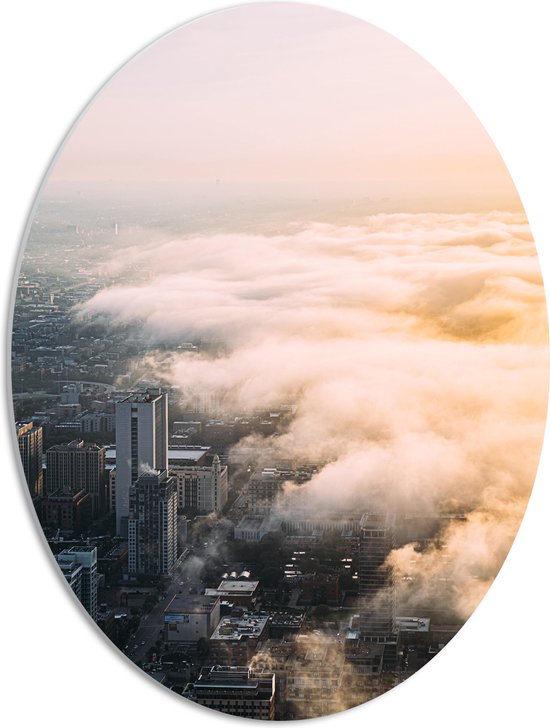 WallClassics - PVC Schuimplaat Ovaal - Laag Wolken over de Stad - 42x56 cm Foto op Ovaal (Met Ophangsysteem)