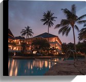 WallClassics - Canvas - Hotel met Zwembad in Indonesië - 30x30 cm Foto op Canvas Schilderij (Wanddecoratie op Canvas)