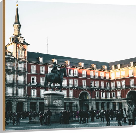 WallClassics - Hout - Plein in Madrid - Plaza Mayor - 100x100 cm - 9 mm dik - Foto op Hout (Met Ophangsysteem)