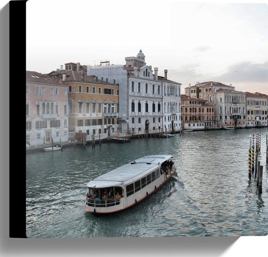 WallClassics - Canvas - Toeristenboot door de Wateren van Venetie - 30x30 cm Foto op Canvas Schilderij (Wanddecoratie op Canvas)