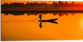 WallClassics - Dibond - Visser met Boot bij Zonsondergang - 100x50 cm Foto op Aluminium (Met Ophangsysteem)