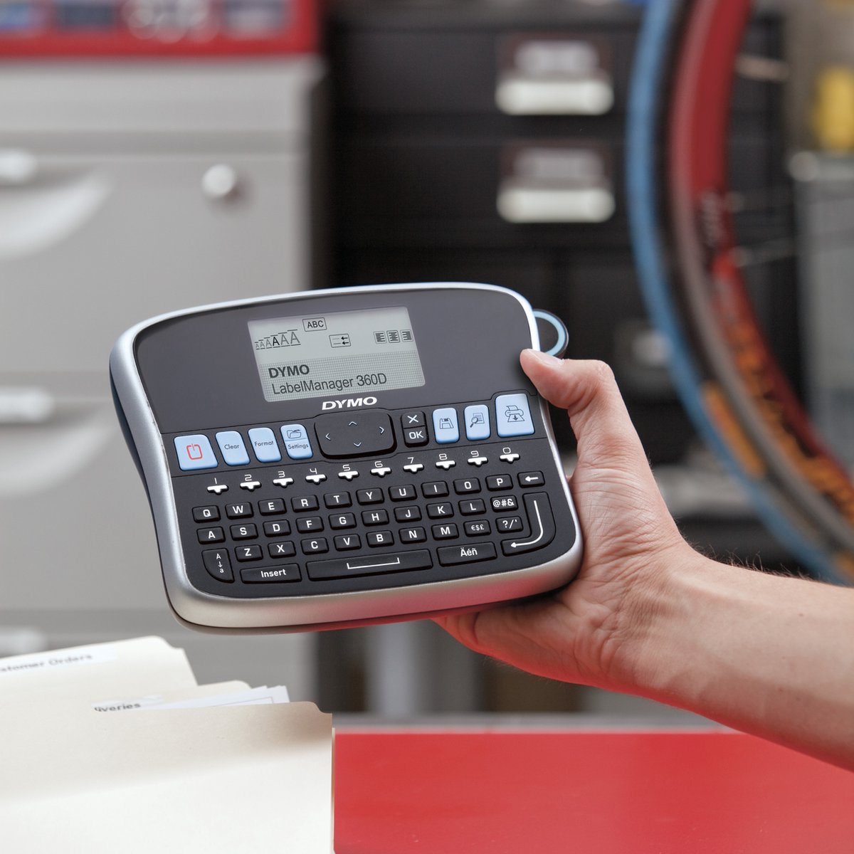 DYMO desktoplabelprinter | LabelManager 360D herlaadbare handheld labelmaker | AZERTY-toetsenbord | Gebruiksvriendelijke, Smart-One-Touch-toetsen en groot scherm | voor organisatie thuis en op kantoor thumbnail 4