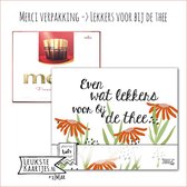 Kaartkadootje Merci -> Lekkers bij de thee - No:02 (Merci Chocolade - Wat lekkers bij de thee, Oranje bloemen) - LeuksteKaartjes.nl by xMar
