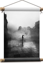 WallClassics - Textielposter - Man met Paraplu alleen over Straat - Zwart Wit - 30x40 cm Foto op Textiel