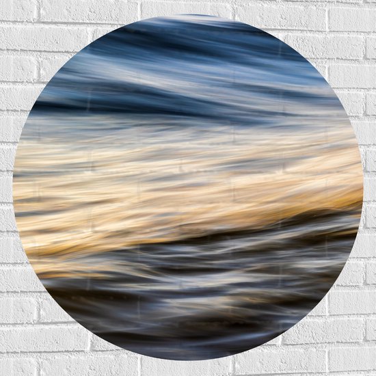 WallClassics - Muursticker Cirkel - Zachte Golven in Water - 90x90 cm Foto op Muursticker