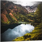 WallClassics - Acrylglas - Donkere Wolken boven Rivier in Bosgebied - 100x100 cm Foto op Acrylglas (Met Ophangsysteem)