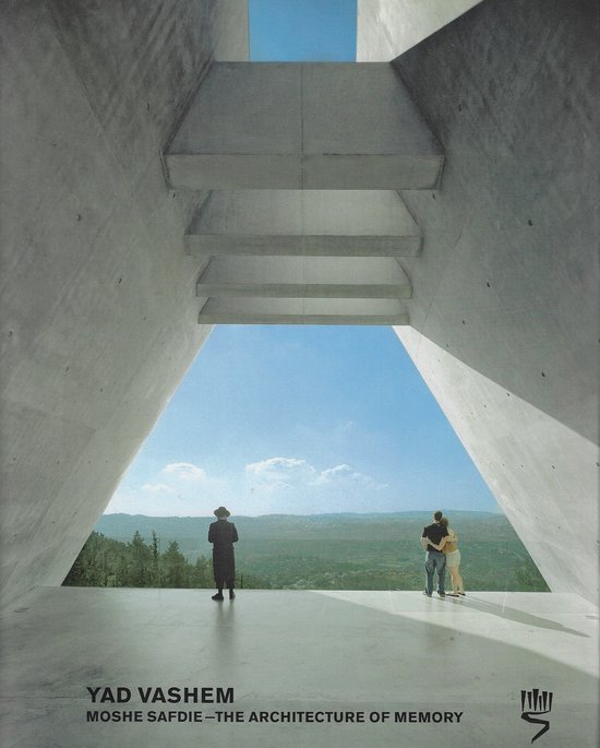 Betonnen architectuur met twee mensen die elkaar omhelzen en één persoon die naar het landschap kijkt.
