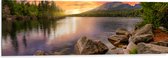 Dibond - Zonsondergang aan een Meer met Prachtige Natuur - 120x40 cm Foto op Aluminium (Wanddecoratie van metaal)