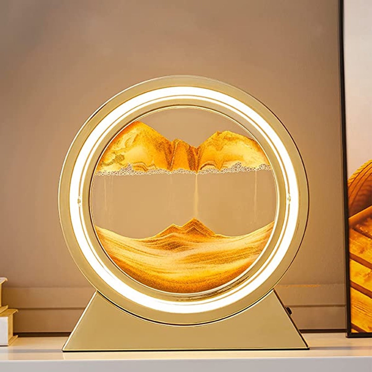 DreamGoods Bewegende Zandkunst - Zandkunst In Glas - Sand Art - 25cm - LED - Dimbaar - Oplaadbaar - Decoratie Woonkamer - Slaapkamer - Nachtlampje Kinderen & Volwassenen - Bureaulamp - Tafellamp - Goud