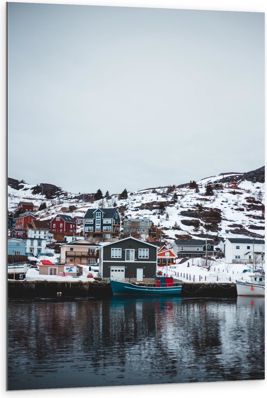 Dibond - Verschillende Kleuren Huisjes aan het Water in Skigebied - 80x120 cm Foto op Aluminium (Met Ophangsysteem)