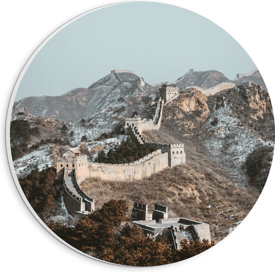 WallClassics - PVC Schuimplaat Muurcirkel - Uitzicht op Berg met Chinese Muur bij Blauwe Lucht - 20x20 cm Foto op Muurcirkel (met ophangsysteem)