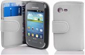 Cadorabo Hoesje geschikt voor Samsung Galaxy POCKET NEO in MAGNESIUM WIT - Beschermhoes van getextureerd kunstleder en kaartvakje Book Case Cover Etui
