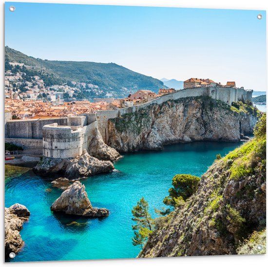 Tuinposter – Baai bij Rotsen op Zomerse Dag in Dubrovnik, Kroatië - 100x100 cm Foto op Tuinposter (wanddecoratie voor buiten en binnen)