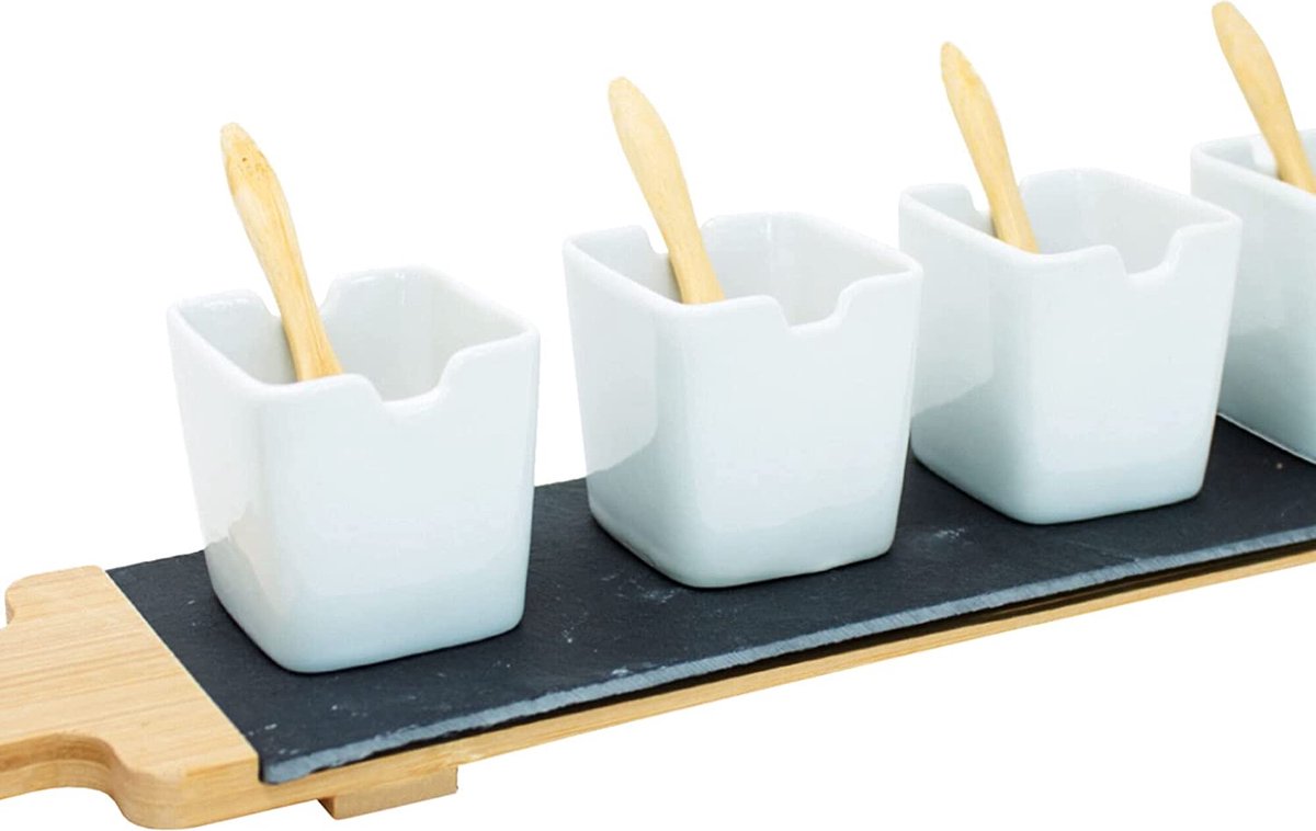 ToCi Porseleinen voorgerecht schalen met lepel op bamboe dienblad met leisteenplaat voor dip sauzen snacks