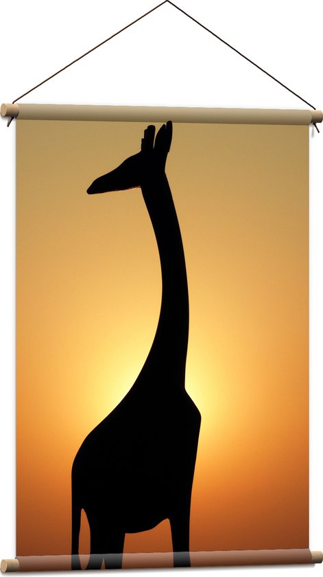 WallClassics - Textielposter - Silhouet van Giraffe bij Feloranje Lucht - 60x90 cm Foto op Textiel