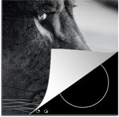 KitchenYeah® Inductie beschermer 78x78 cm - Dierenprofiel leeuw in zwart-wit - Kookplaataccessoires - Afdekplaat voor kookplaat - Inductiebeschermer - Inductiemat - Inductieplaat mat