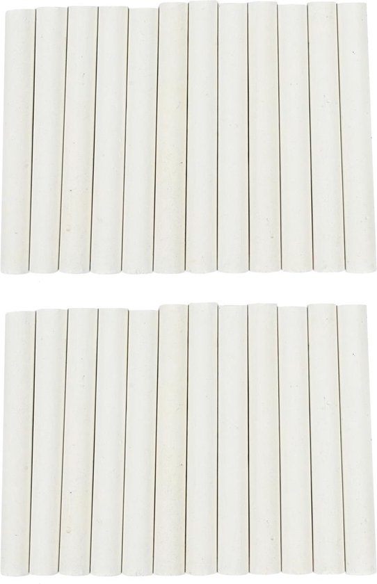 Twee stapels witte krijtjes, elk met 12 krijtjes.